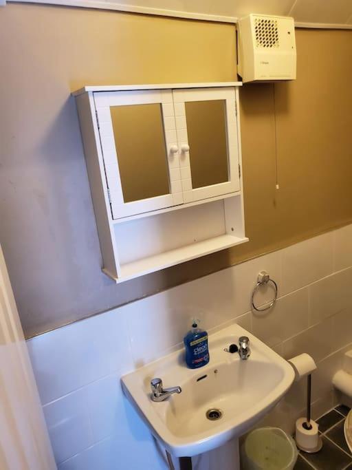 Apt. 2 - Town Centre Apartment Bagenalstown Exteriör bild